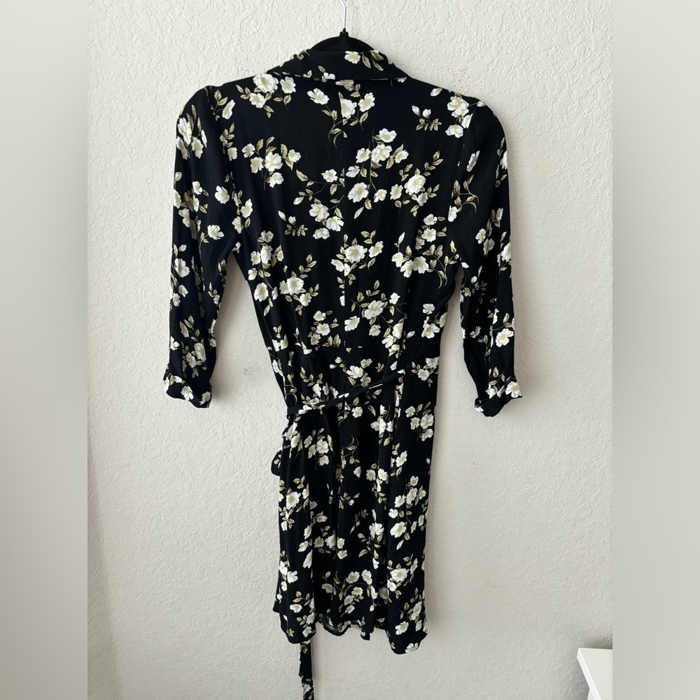 Lulus Black Floral Wrap Mini Dress size small - Picture 7 of 8